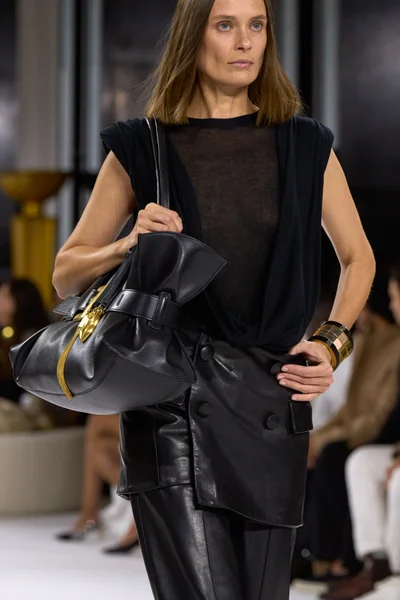 Look 30